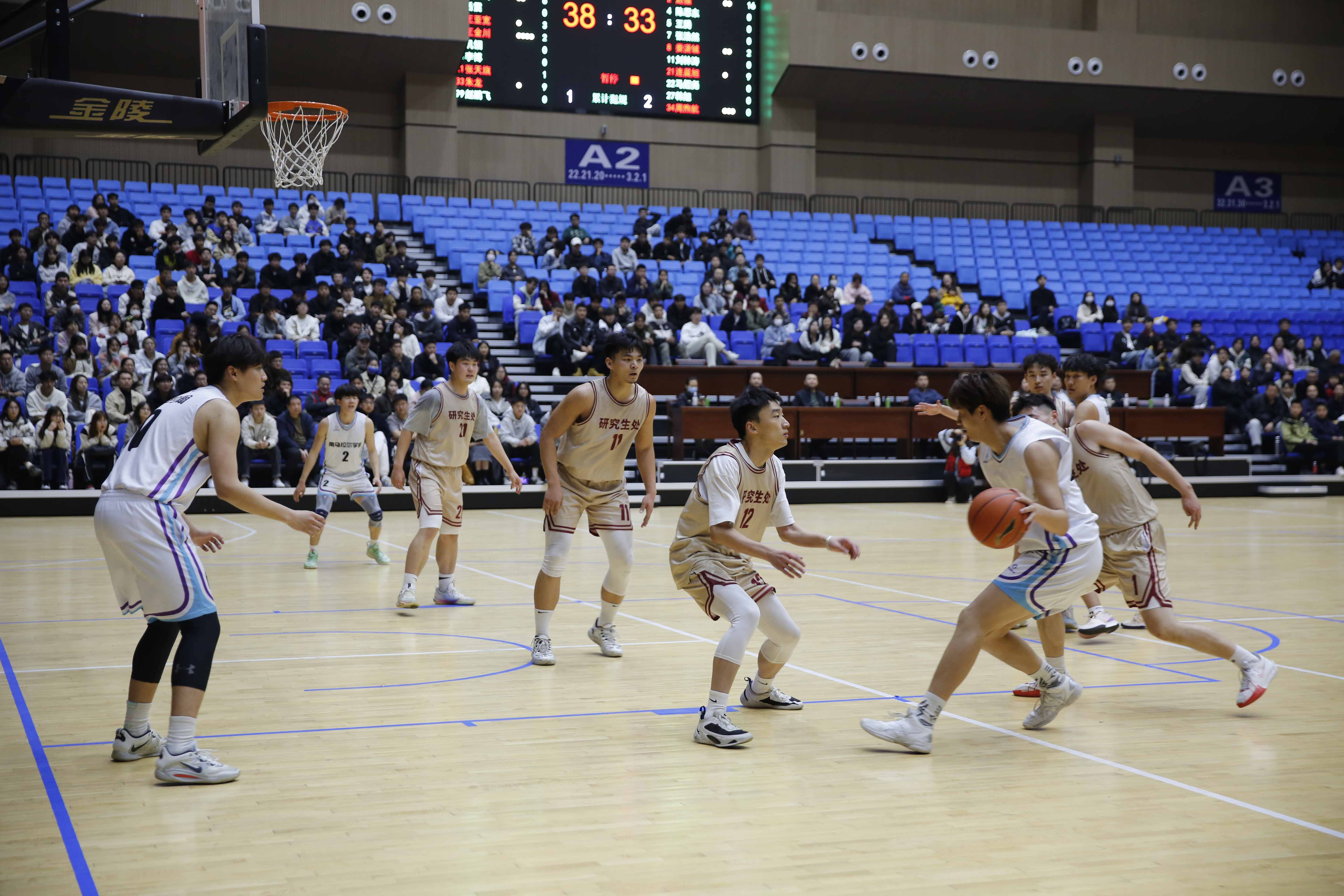 关于场面火爆！篮球观众席沸腾不已的信息