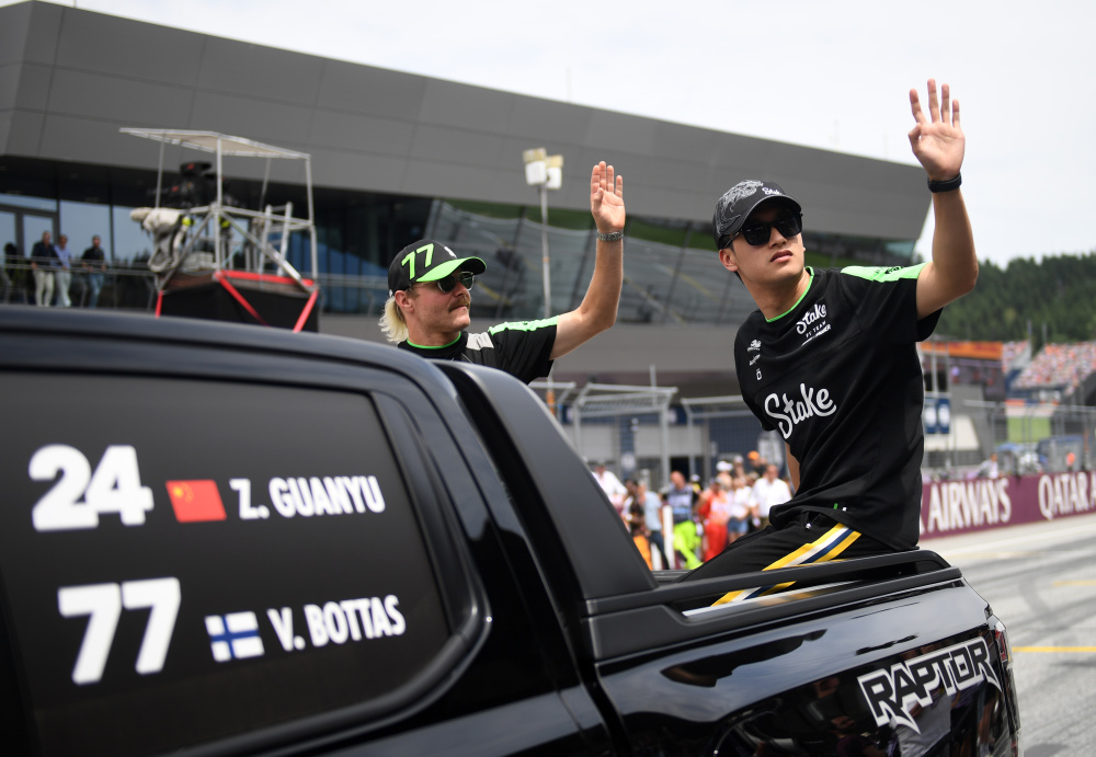 威廉姆斯轻取索伯车队，拉塞尔点燃赛场