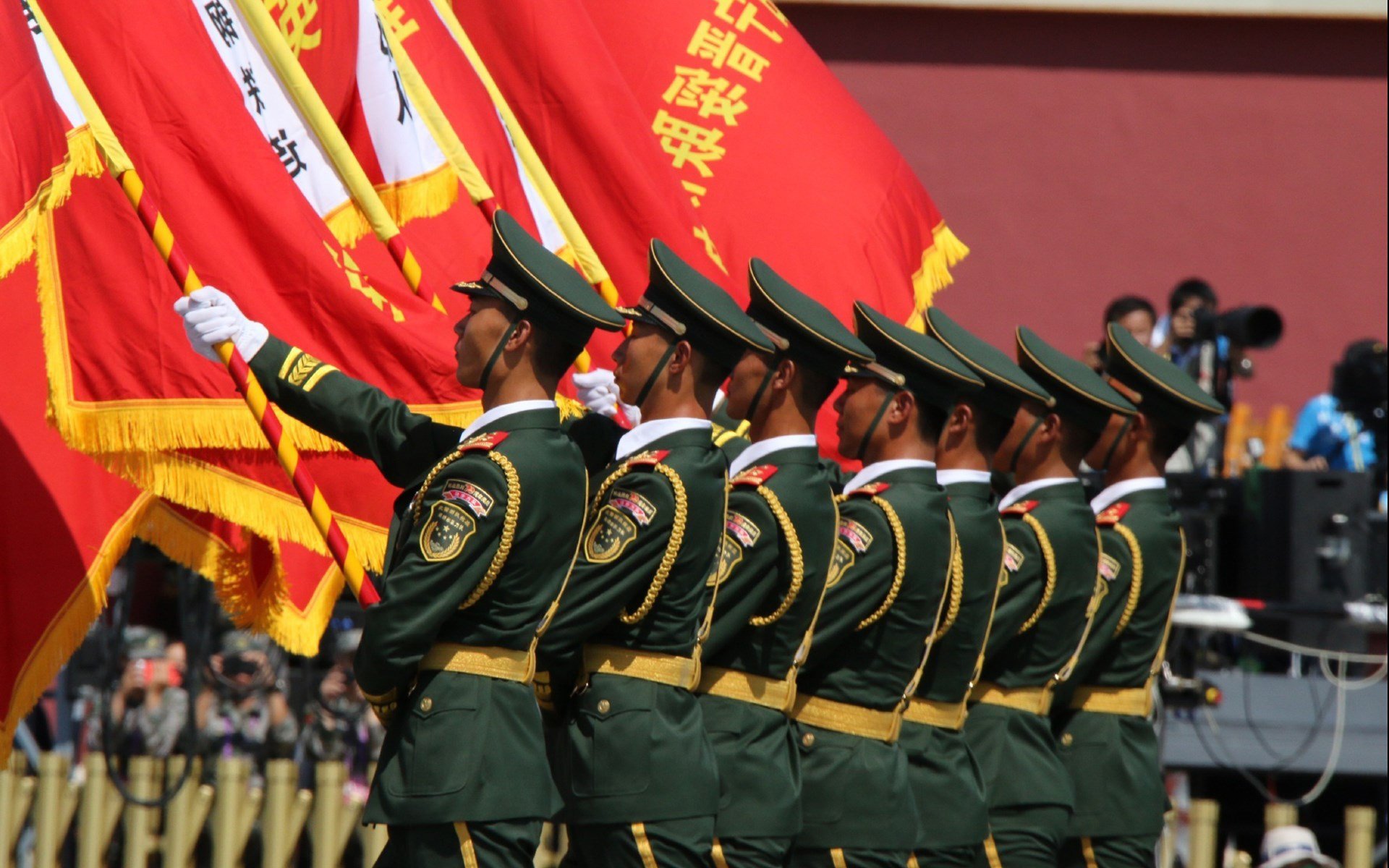 欧冠之巅的唯一砝码,劳塔罗,在历史天平倾斜的时刻