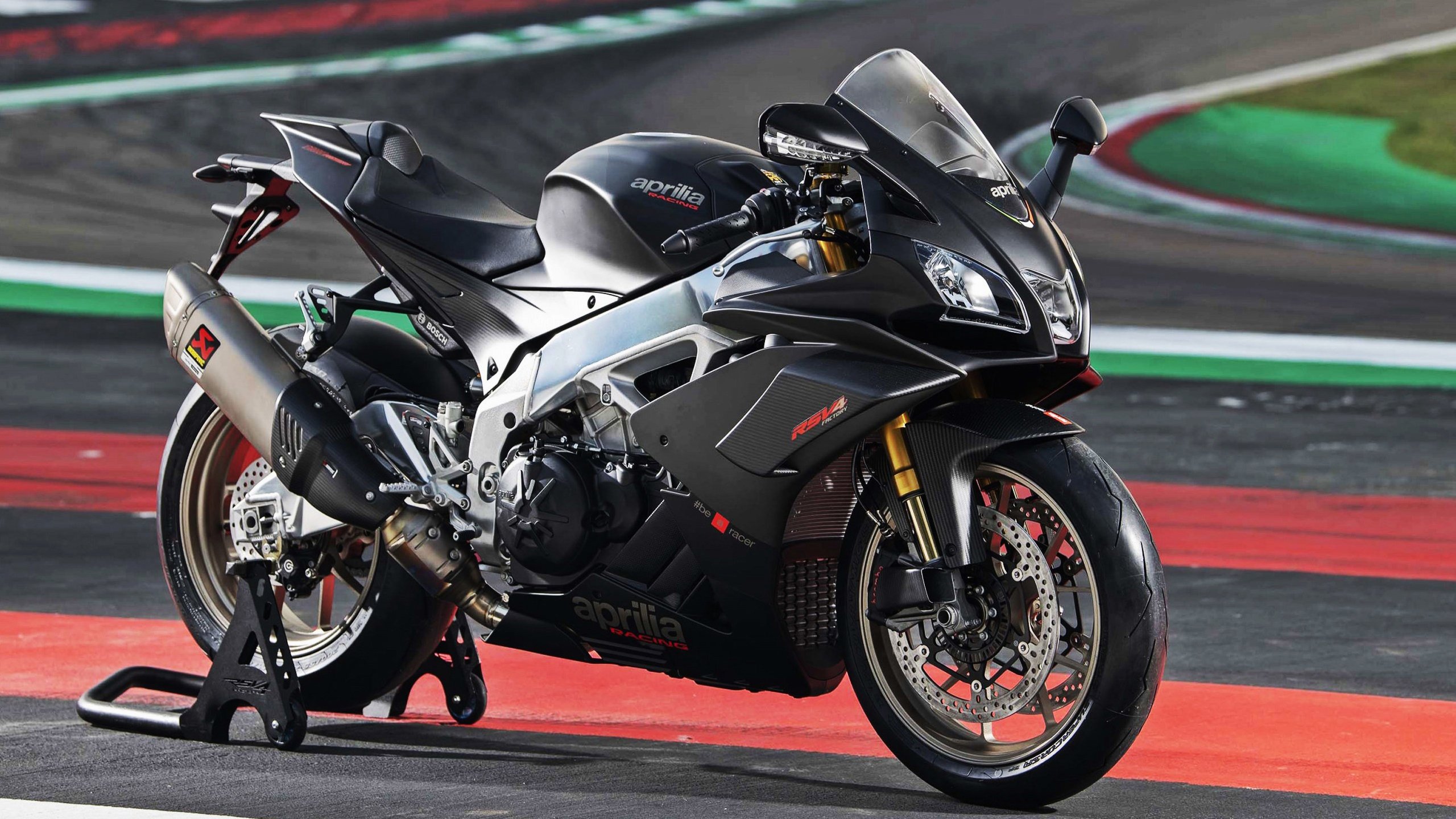 绝境竞速，F1赛道与篮球场的最后一分钟逆转哲学